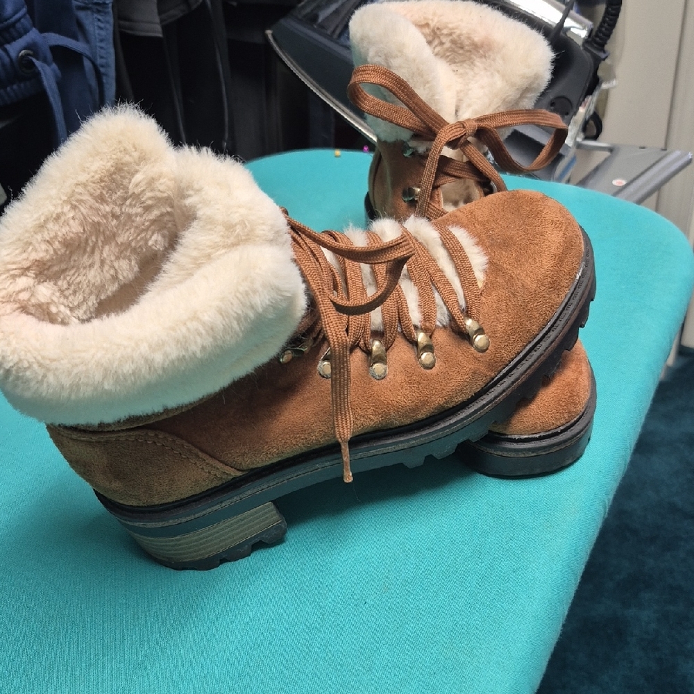 Tan Ankle Winter Boots With Faux Fur Lining